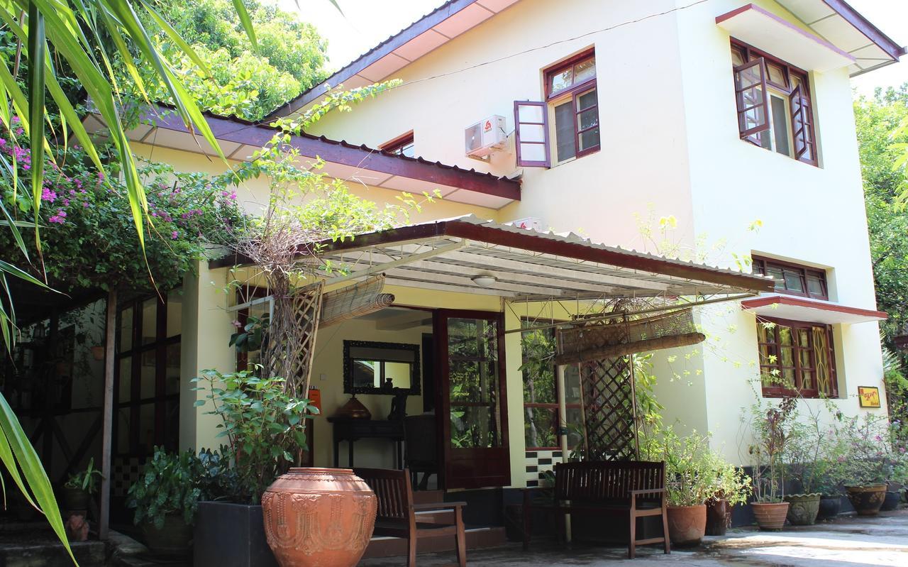 Alamanda Inn, Boutique Hotel And French Restaurant Янгон Екстер'єр фото