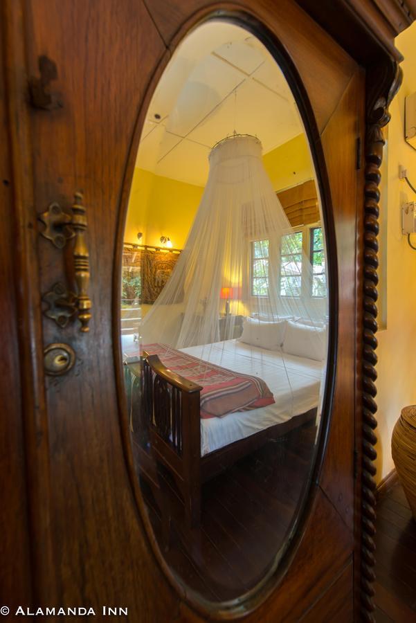Alamanda Inn, Boutique Hotel And French Restaurant Янгон Екстер'єр фото